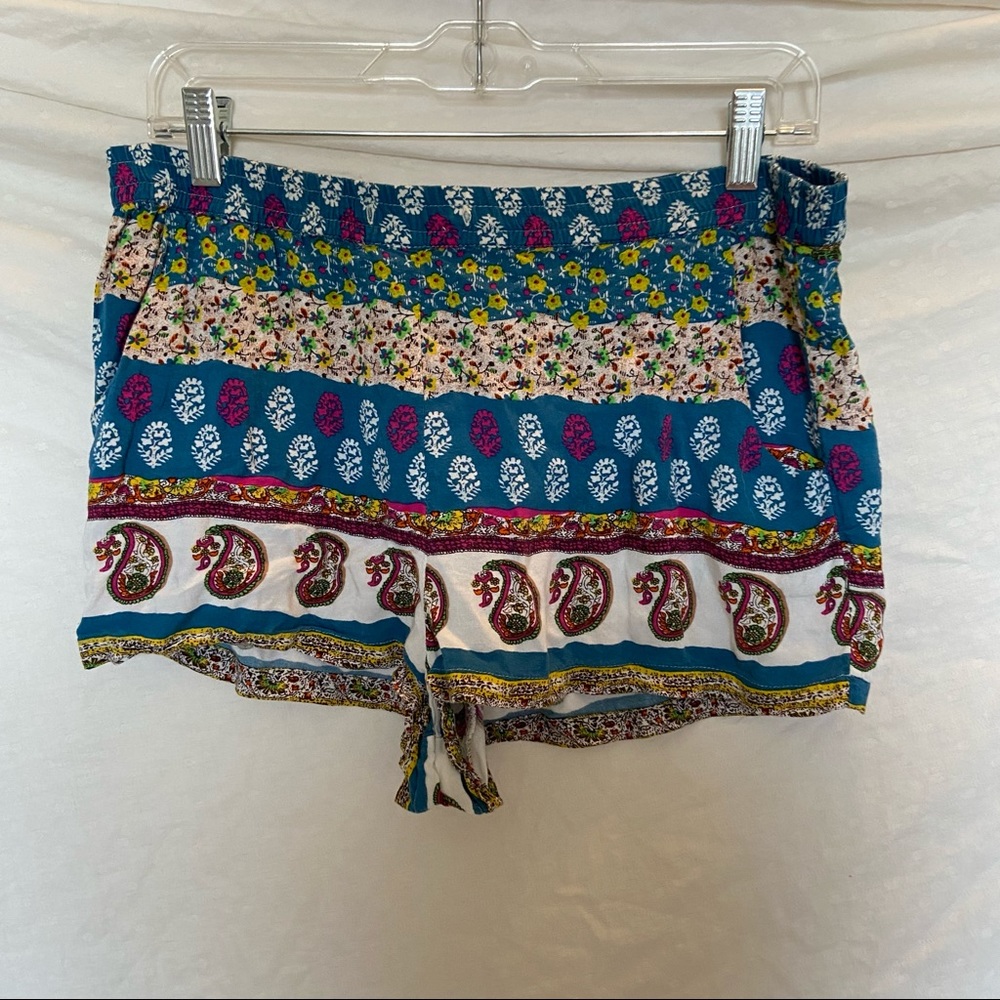 Patterned American Eagle shorts